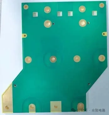 วงจร Uniwell ทำลายอุปสรรคด้วย PCB หนา 6.3mm-thick ที่มี 8- เลเยอร์420μm copper stackup*